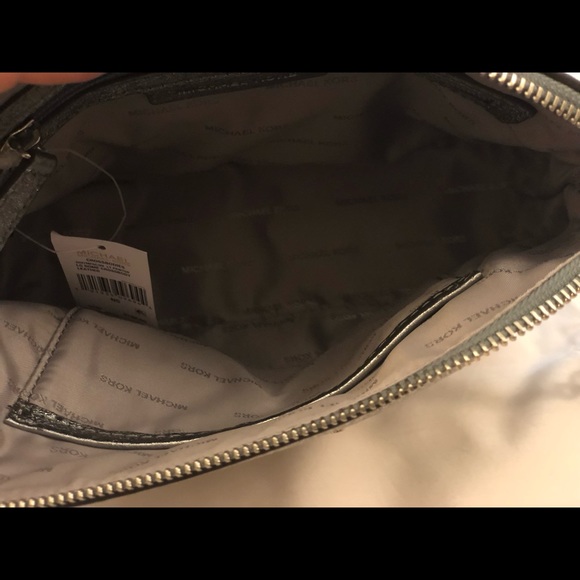 Michael Kors metallic crossbody - Picture 2 of 7